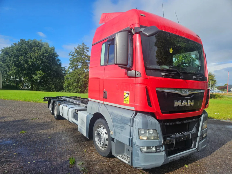 MAN TGX 24.400 6X2 BDF Euro 6 - Konttialus/ Vaihtokuormatilat kuorma-auto: kuva MAN TGX 24.400 6X2 BDF Euro 6 - Konttialus/ Vaihtokuormatilat kuorma-auto MAN TGX 24.400 6X2 BDF Euro 6 - Konttialus/ Vaihtokuormatilat kuorma-auto: kuva MAN TGX 24.400 6X2 BDF Euro 6 - Konttialus/ Vaihtokuormatilat kuorma-auto