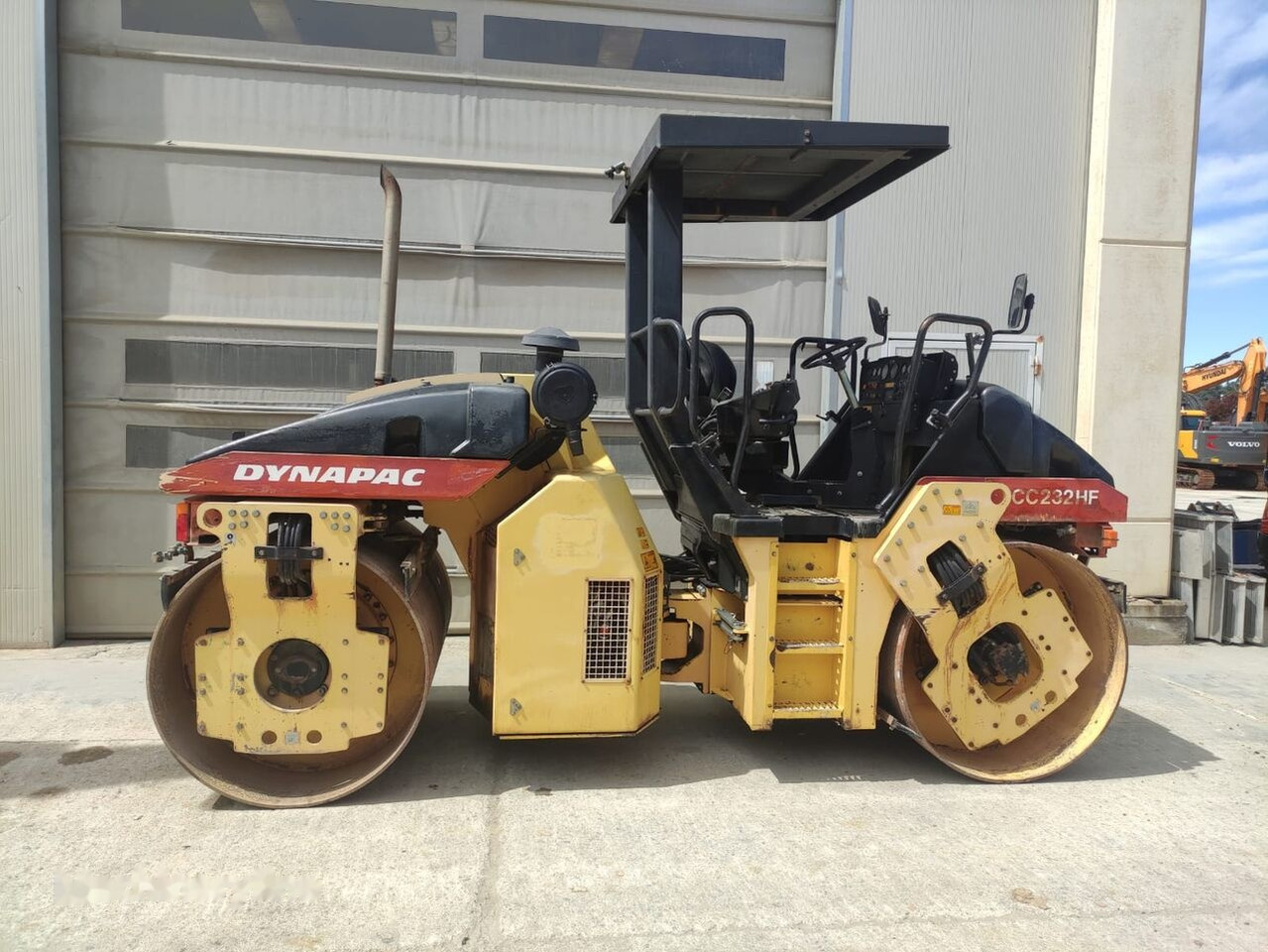 Dynapac CC232HF - Tiejyrä: kuva Dynapac CC232HF - Tiejyrä Dynapac CC232HF - Tiejyrä: kuva Dynapac CC232HF - Tiejyrä