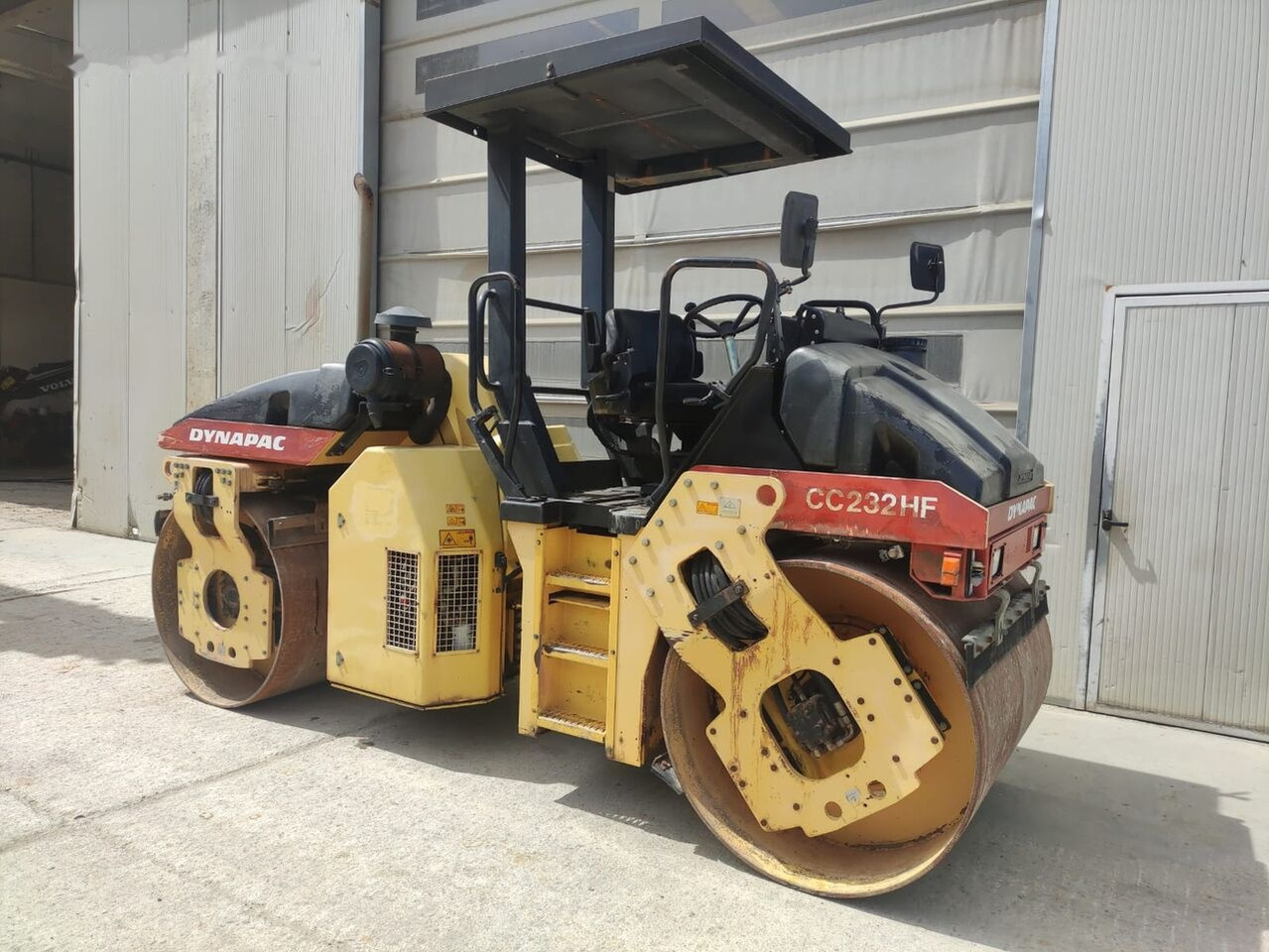 Dynapac CC232HF - Tiejyrä: kuva Dynapac CC232HF - Tiejyrä Dynapac CC232HF - Tiejyrä: kuva Dynapac CC232HF - Tiejyrä