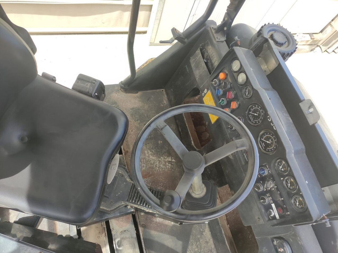 Dynapac CC232HF - Tiejyrä: kuva Dynapac CC232HF - Tiejyrä Dynapac CC232HF - Tiejyrä: kuva Dynapac CC232HF - Tiejyrä