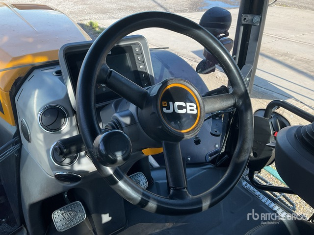 Traktori 2015 JCB Fastrac 4220 4WD Tractor: kuva Traktori 2015 JCB Fastrac 4220 4WD Tractor