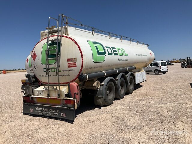 2004 ROS ROCA SC3 Tri/A Tanker Trailer - Säiliöpuoliperävaunu: kuva 2004 ROS ROCA SC3 Tri/A Tanker Trailer - Säiliöpuoliperävaunu 2004 ROS ROCA SC3 Tri/A Tanker Trailer - Säiliöpuoliperävaunu: kuva 2004 ROS ROCA SC3 Tri/A Tanker Trailer - Säiliöpuoliperävaunu