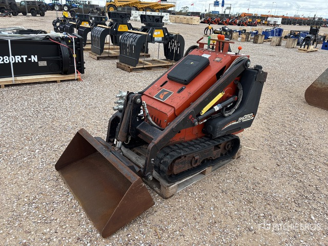 2006 Ditch Witch SK350 Compact Track Loader - Liukuohjattu telakuormaaja: kuva 2006 Ditch Witch SK350 Compact Track Loader - Liukuohjattu telakuormaaja 2006 Ditch Witch SK350 Compact Track Loader - Liukuohjattu telakuormaaja: kuva 2006 Ditch Witch SK350 Compact Track Loader - Liukuohjattu telakuormaaja