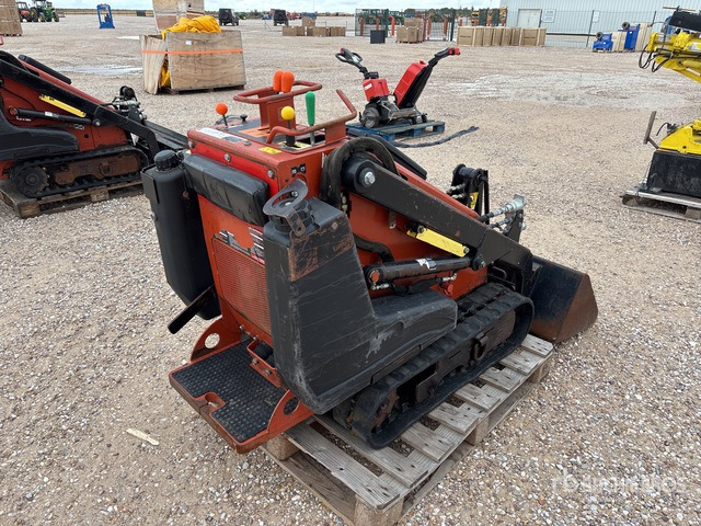 2006 Ditch Witch SK350 Compact Track Loader - Liukuohjattu telakuormaaja: kuva 2006 Ditch Witch SK350 Compact Track Loader - Liukuohjattu telakuormaaja 2006 Ditch Witch SK350 Compact Track Loader - Liukuohjattu telakuormaaja: kuva 2006 Ditch Witch SK350 Compact Track Loader - Liukuohjattu telakuormaaja