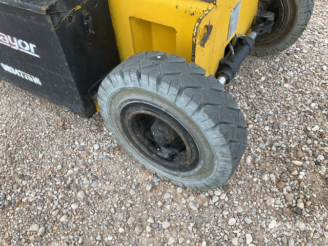 2006 Haulotte HA12IP 2WD Electric Articulating Boom Lift - Puomilava: kuva 2006 Haulotte HA12IP 2WD Electric Articulating Boom Lift - Puomilava 2006 Haulotte HA12IP 2WD Electric Articulating Boom Lift - Puomilava: kuva 2006 Haulotte HA12IP 2WD Electric Articulating Boom Lift - Puomilava