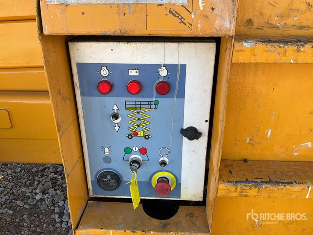 2011 Haulotte H12SX Scissor Lift - Saksilava: kuva 2011 Haulotte H12SX Scissor Lift - Saksilava 2011 Haulotte H12SX Scissor Lift - Saksilava: kuva 2011 Haulotte H12SX Scissor Lift - Saksilava