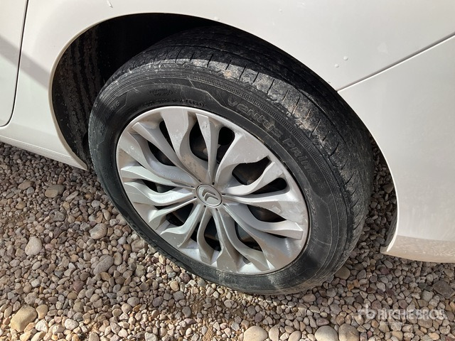 2015 Citroen C4 BlueHDI Automobile - Henkilöauto: kuva 2015 Citroen C4 BlueHDI Automobile - Henkilöauto 2015 Citroen C4 BlueHDI Automobile - Henkilöauto: kuva 2015 Citroen C4 BlueHDI Automobile - Henkilöauto