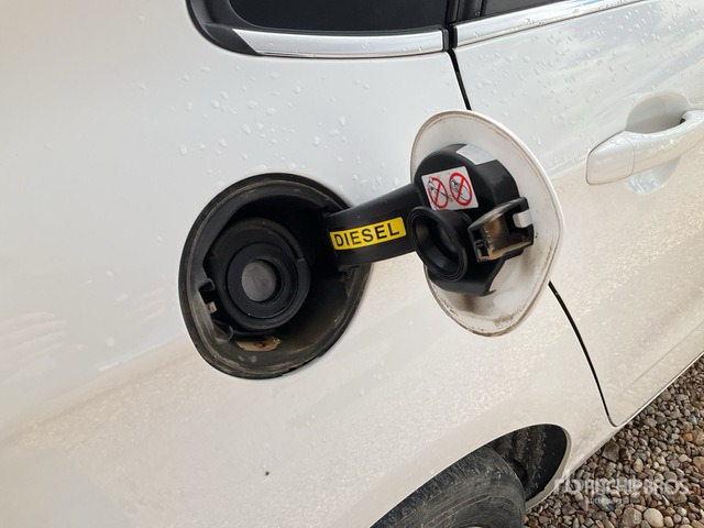 2015 Citroen C4 BlueHDI Automobile - Henkilöauto: kuva 2015 Citroen C4 BlueHDI Automobile - Henkilöauto 2015 Citroen C4 BlueHDI Automobile - Henkilöauto: kuva 2015 Citroen C4 BlueHDI Automobile - Henkilöauto