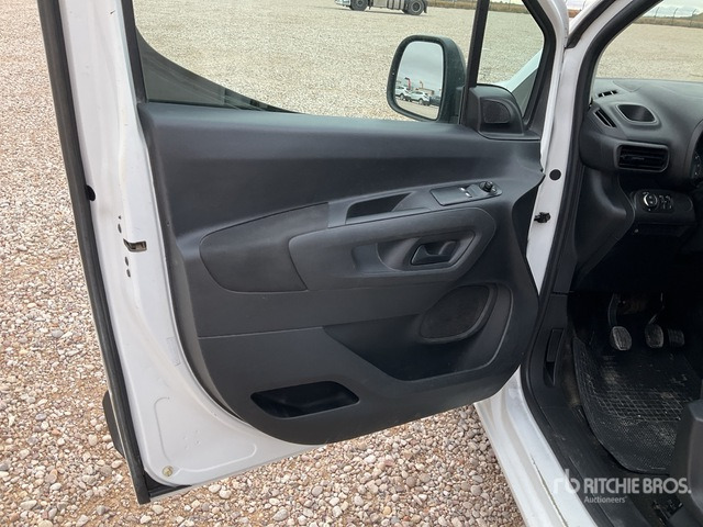 2021 Opel Combo Life Passenger Van - Minibussi, Pikkubussi: kuva 2021 Opel Combo Life Passenger Van - Minibussi, Pikkubussi 2021 Opel Combo Life Passenger Van - Minibussi, Pikkubussi: kuva 2021 Opel Combo Life Passenger Van - Minibussi, Pikkubussi