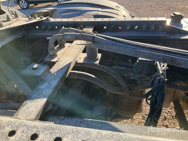 2006 Volvo FH16-660 6x4 T/A Sleeper Truck Tractor - Vetopöytäauto: kuva 2006 Volvo FH16-660 6x4 T/A Sleeper Truck Tractor - Vetopöytäauto 2006 Volvo FH16-660 6x4 T/A Sleeper Truck Tractor - Vetopöytäauto: kuva 2006 Volvo FH16-660 6x4 T/A Sleeper Truck Tractor - Vetopöytäauto