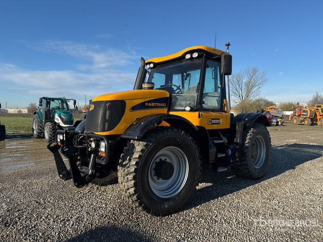 2006 JCB FASTRAC 3220 4WD Tractor - Traktori: kuva 2006 JCB FASTRAC 3220 4WD Tractor - Traktori 2006 JCB FASTRAC 3220 4WD Tractor - Traktori: kuva 2006 JCB FASTRAC 3220 4WD Tractor - Traktori