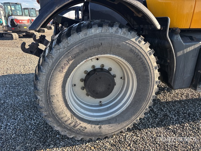 2006 JCB FASTRAC 3220 4WD Tractor - Traktori: kuva 2006 JCB FASTRAC 3220 4WD Tractor - Traktori 2006 JCB FASTRAC 3220 4WD Tractor - Traktori: kuva 2006 JCB FASTRAC 3220 4WD Tractor - Traktori