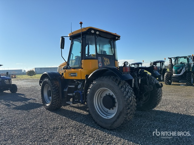 2006 JCB FASTRAC 3220 4WD Tractor - Traktori: kuva 2006 JCB FASTRAC 3220 4WD Tractor - Traktori 2006 JCB FASTRAC 3220 4WD Tractor - Traktori: kuva 2006 JCB FASTRAC 3220 4WD Tractor - Traktori