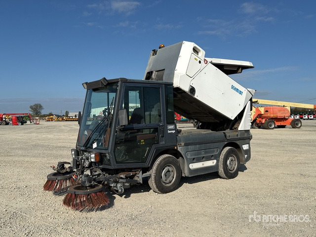 2006 Schmidt Compact 200 Autocarro spazzatrice - Lakaisuauto: kuva 2006 Schmidt Compact 200 Autocarro spazzatrice - Lakaisuauto 2006 Schmidt Compact 200 Autocarro spazzatrice - Lakaisuauto: kuva 2006 Schmidt Compact 200 Autocarro spazzatrice - Lakaisuauto