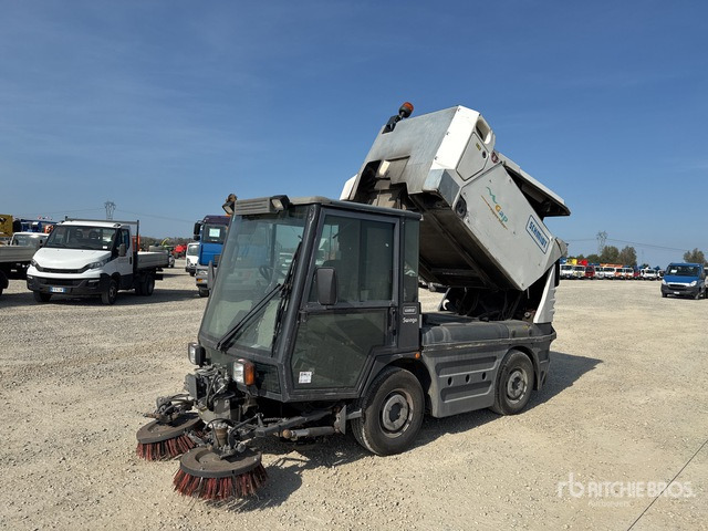 2006 Schmidt Compact 200 Autocarro spazzatrice - Lakaisuauto: kuva 2006 Schmidt Compact 200 Autocarro spazzatrice - Lakaisuauto 2006 Schmidt Compact 200 Autocarro spazzatrice - Lakaisuauto: kuva 2006 Schmidt Compact 200 Autocarro spazzatrice - Lakaisuauto