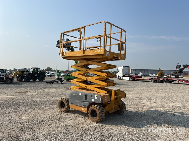 2007 Haulotte Compact 12RTE Electric Scissor Lift - Saksilava: kuva 2007 Haulotte Compact 12RTE Electric Scissor Lift - Saksilava 2007 Haulotte Compact 12RTE Electric Scissor Lift - Saksilava: kuva 2007 Haulotte Compact 12RTE Electric Scissor Lift - Saksilava