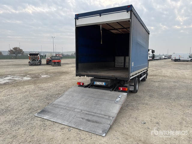 2010 Renault Midlum 215.75 4x2 Curtain Side Truck - Pressukapelli kuorma-auto: kuva 2010 Renault Midlum 215.75 4x2 Curtain Side Truck - Pressukapelli kuorma-auto 2010 Renault Midlum 215.75 4x2 Curtain Side Truck - Pressukapelli kuorma-auto: kuva 2010 Renault Midlum 215.75 4x2 Curtain Side Truck - Pressukapelli kuorma-auto