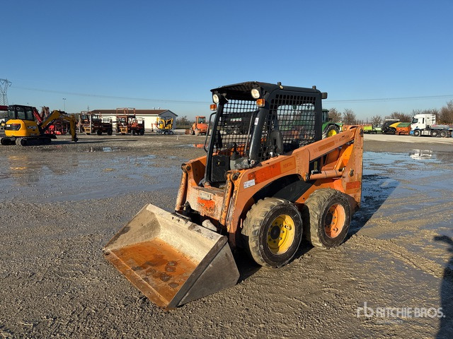 2012 Komatsu SK714-2 Skid Steer Loader - Liukuohjattu kuormaaja: kuva 2012 Komatsu SK714-2 Skid Steer Loader - Liukuohjattu kuormaaja 2012 Komatsu SK714-2 Skid Steer Loader - Liukuohjattu kuormaaja: kuva 2012 Komatsu SK714-2 Skid Steer Loader - Liukuohjattu kuormaaja