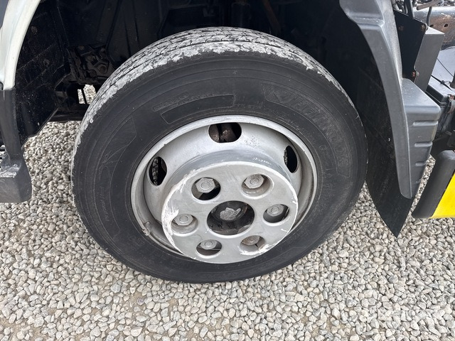 2015 Mitsubishi Fuso Canter 7C18 4x2 Cab and Chassis - Kuorma-auto alusta: kuva 2015 Mitsubishi Fuso Canter 7C18 4x2 Cab and Chassis - Kuorma-auto alusta 2015 Mitsubishi Fuso Canter 7C18 4x2 Cab and Chassis - Kuorma-auto alusta: kuva 2015 Mitsubishi Fuso Canter 7C18 4x2 Cab and Chassis - Kuorma-auto alusta