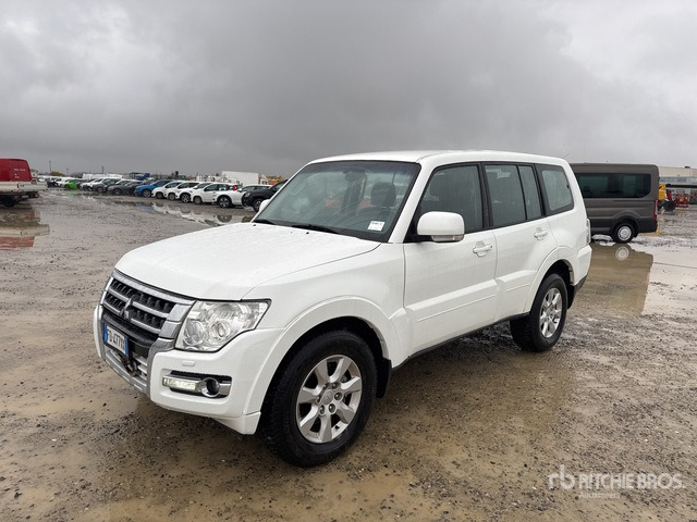 2016 Mitsubishi Pajero 3.2 LWB 4WD SUV - Maasturi/ Katumaasturi: kuva 2016 Mitsubishi Pajero 3.2 LWB 4WD SUV - Maasturi/ Katumaasturi 2016 Mitsubishi Pajero 3.2 LWB 4WD SUV - Maasturi/ Katumaasturi: kuva 2016 Mitsubishi Pajero 3.2 LWB 4WD SUV - Maasturi/ Katumaasturi