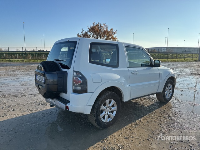 2016 Mitsubishi Pajero 3.2 SWB 4WD SUV - Maasturi/ Katumaasturi: kuva 2016 Mitsubishi Pajero 3.2 SWB 4WD SUV - Maasturi/ Katumaasturi 2016 Mitsubishi Pajero 3.2 SWB 4WD SUV - Maasturi/ Katumaasturi: kuva 2016 Mitsubishi Pajero 3.2 SWB 4WD SUV - Maasturi/ Katumaasturi