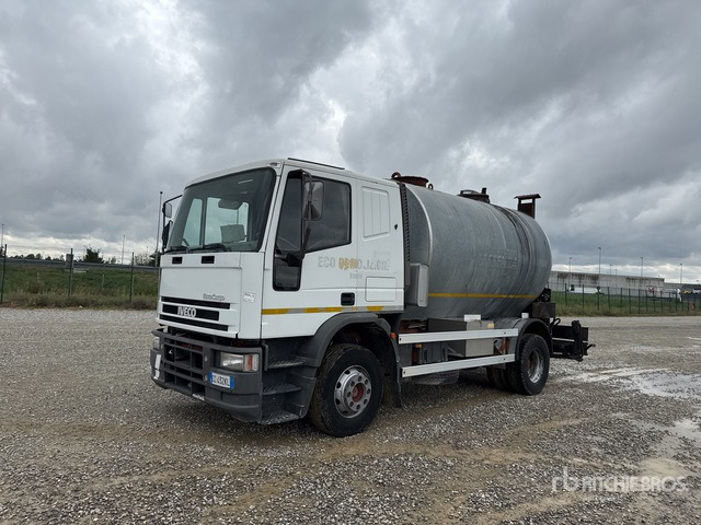 Iveco Eurocargo 150E27 Autocarro distribuzione asfalto - Bitumin levittäjä: kuva Iveco Eurocargo 150E27 Autocarro distribuzione asfalto - Bitumin levittäjä Iveco Eurocargo 150E27 Autocarro distribuzione asfalto - Bitumin levittäjä: kuva Iveco Eurocargo 150E27 Autocarro distribuzione asfalto - Bitumin levittäjä