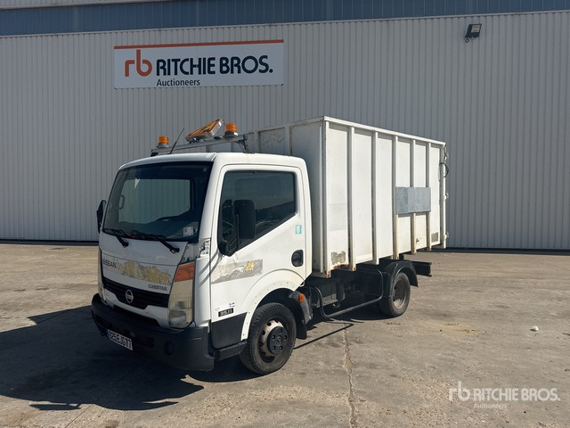 2007 Nissan Cabstar 35.11 4x2 Camion Benne Dump Truck: Light Duty - Kippiauto kuorma-auto: kuva 2007 Nissan Cabstar 35.11 4x2 Camion Benne Dump Truck: Light Duty - Kippiauto kuorma-auto 2007 Nissan Cabstar 35.11 4x2 Camion Benne Dump Truck: Light Duty - Kippiauto kuorma-auto: kuva 2007 Nissan Cabstar 35.11 4x2 Camion Benne Dump Truck: Light Duty - Kippiauto kuorma-auto
