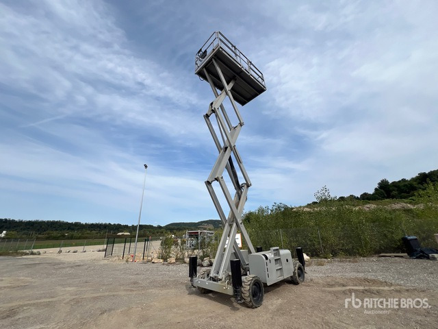 2009 Haulotte H12SX 4x4 Diesel Nacelle Ciseau Scissor Lift - Saksilava: kuva 2009 Haulotte H12SX 4x4 Diesel Nacelle Ciseau Scissor Lift - Saksilava 2009 Haulotte H12SX 4x4 Diesel Nacelle Ciseau Scissor Lift - Saksilava: kuva 2009 Haulotte H12SX 4x4 Diesel Nacelle Ciseau Scissor Lift - Saksilava