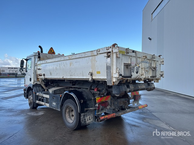 2011 MAN TGM15.250 4x2 Camion Ampliroll Roll-Off Truck - Koukkulava kuorma-auto: kuva 2011 MAN TGM15.250 4x2 Camion Ampliroll Roll-Off Truck - Koukkulava kuorma-auto 2011 MAN TGM15.250 4x2 Camion Ampliroll Roll-Off Truck - Koukkulava kuorma-auto: kuva 2011 MAN TGM15.250 4x2 Camion Ampliroll Roll-Off Truck - Koukkulava kuorma-auto