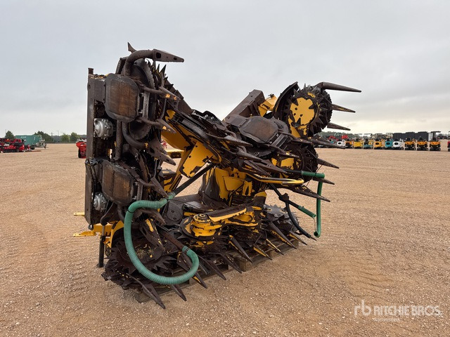 2014 New Holland 750SFIE Bec A Mais 10 Rangs 10 Row Corn Forage Harvester Header - Leikkuupöytä - maissi: kuva  2014 New Holland 750SFIE Bec A Mais 10 Rangs 10 Row Corn Forage Harvester Header - Leikkuupöytä - maissi 2014 New Holland 750SFIE Bec A Mais 10 Rangs 10 Row Corn Forage Harvester Header - Leikkuupöytä - maissi: kuva  2014 New Holland 750SFIE Bec A Mais 10 Rangs 10 Row Corn Forage Harvester Header - Leikkuupöytä - maissi