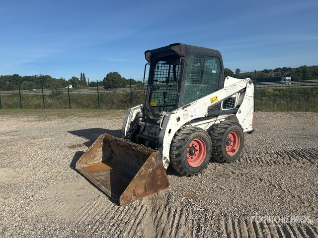 2015 Bobcat S450 Chargeuse Compact Skid Steer Loader - Liukuohjattu kuormaaja: kuva 2015 Bobcat S450 Chargeuse Compact Skid Steer Loader - Liukuohjattu kuormaaja 2015 Bobcat S450 Chargeuse Compact Skid Steer Loader - Liukuohjattu kuormaaja: kuva 2015 Bobcat S450 Chargeuse Compact Skid Steer Loader - Liukuohjattu kuormaaja