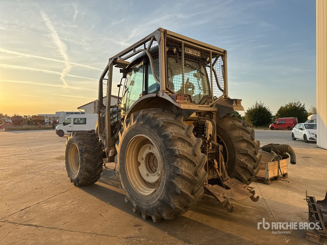 2017 Valtra T174 (Inoperable) 4WD Tractor - Traktori: kuva  2017 Valtra T174 (Inoperable) 4WD Tractor - Traktori 2017 Valtra T174 (Inoperable) 4WD Tractor - Traktori: kuva  2017 Valtra T174 (Inoperable) 4WD Tractor - Traktori