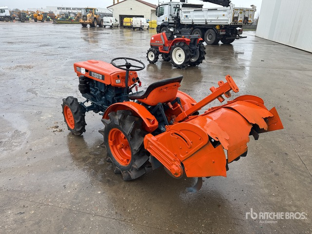 Kubota B6000 Utility Tractor - Pientraktori: kuva Kubota B6000 Utility Tractor - Pientraktori Kubota B6000 Utility Tractor - Pientraktori: kuva Kubota B6000 Utility Tractor - Pientraktori
