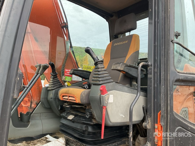 2013 Doosan DX140 LC Tracked Excavator - Telakaivukone: kuva 2013 Doosan DX140 LC Tracked Excavator - Telakaivukone 2013 Doosan DX140 LC Tracked Excavator - Telakaivukone: kuva 2013 Doosan DX140 LC Tracked Excavator - Telakaivukone