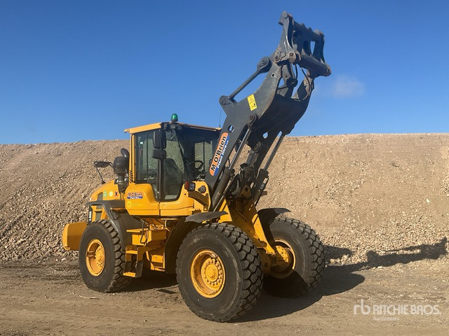 2015 Volvo L90G Wheel Loader - Pyöräkuormaaja: kuva 2015 Volvo L90G Wheel Loader - Pyöräkuormaaja 2015 Volvo L90G Wheel Loader - Pyöräkuormaaja: kuva 2015 Volvo L90G Wheel Loader - Pyöräkuormaaja
