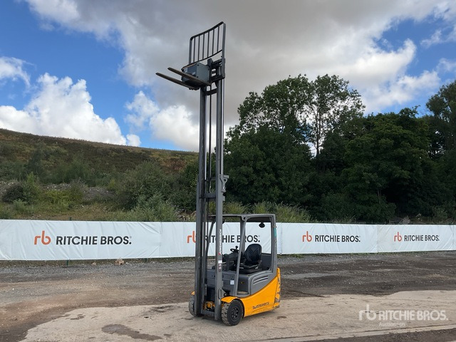 2019 Jungheinrich EFG216K 1600 kg 3 Wheel Electric Forklift - Sähkötrukki: kuva 2019 Jungheinrich EFG216K 1600 kg 3 Wheel Electric Forklift - Sähkötrukki 2019 Jungheinrich EFG216K 1600 kg 3 Wheel Electric Forklift - Sähkötrukki: kuva 2019 Jungheinrich EFG216K 1600 kg 3 Wheel Electric Forklift - Sähkötrukki
