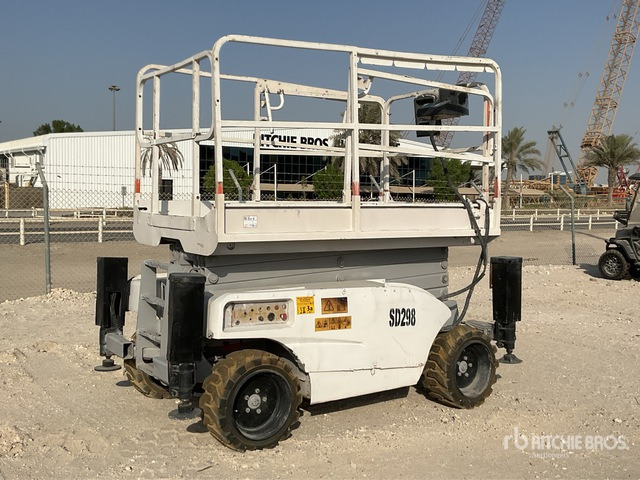2004 Haulotte Compact 12DX 4x4 Diesel Scissor Lift - Saksilava: kuva 2004 Haulotte Compact 12DX 4x4 Diesel Scissor Lift - Saksilava 2004 Haulotte Compact 12DX 4x4 Diesel Scissor Lift - Saksilava: kuva 2004 Haulotte Compact 12DX 4x4 Diesel Scissor Lift - Saksilava