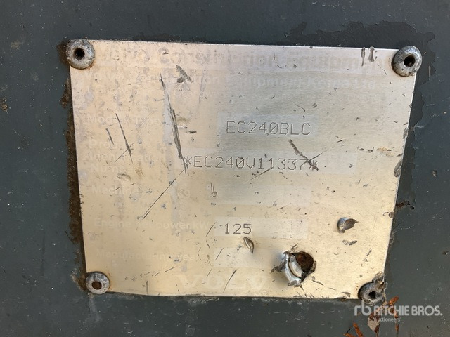 2004 Volvo EC240B LC - Telakaivukone: kuva  2004 Volvo EC240B LC - Telakaivukone 2004 Volvo EC240B LC - Telakaivukone: kuva  2004 Volvo EC240B LC - Telakaivukone