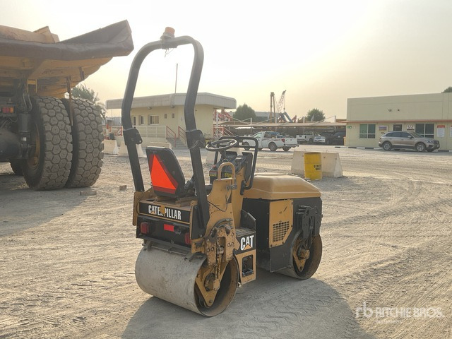 2006 Cat CB114 Double Drum Roller - Tiejyrä: kuva 2006 Cat CB114 Double Drum Roller - Tiejyrä 2006 Cat CB114 Double Drum Roller - Tiejyrä: kuva 2006 Cat CB114 Double Drum Roller - Tiejyrä