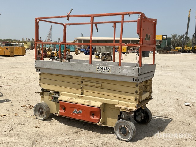 2010 JLG 3246ES Electric Scissor Lift - Saksilava: kuva 2010 JLG 3246ES Electric Scissor Lift - Saksilava 2010 JLG 3246ES Electric Scissor Lift - Saksilava: kuva 2010 JLG 3246ES Electric Scissor Lift - Saksilava