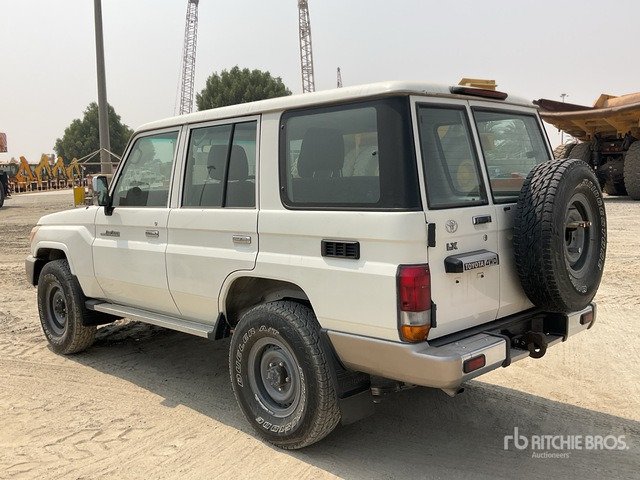 2011 Toyota Land Cruiser LX 76R 4x4 SUV - Maasturi/ Katumaasturi: kuva 2011 Toyota Land Cruiser LX 76R 4x4 SUV - Maasturi/ Katumaasturi 2011 Toyota Land Cruiser LX 76R 4x4 SUV - Maasturi/ Katumaasturi: kuva 2011 Toyota Land Cruiser LX 76R 4x4 SUV - Maasturi/ Katumaasturi