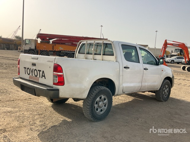 2014 Toyota Hilux 4x4 Crew Cab Pickup - Avolava-auto: kuva 2014 Toyota Hilux 4x4 Crew Cab Pickup - Avolava-auto 2014 Toyota Hilux 4x4 Crew Cab Pickup - Avolava-auto: kuva 2014 Toyota Hilux 4x4 Crew Cab Pickup - Avolava-auto