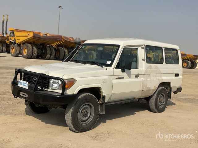 2014 Toyota Land Cruiser 78L 4x4 SUV - Maasturi/ Katumaasturi: kuva 2014 Toyota Land Cruiser 78L 4x4 SUV - Maasturi/ Katumaasturi 2014 Toyota Land Cruiser 78L 4x4 SUV - Maasturi/ Katumaasturi: kuva 2014 Toyota Land Cruiser 78L 4x4 SUV - Maasturi/ Katumaasturi