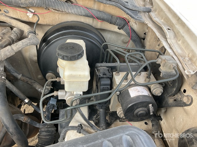 Avolava-auto 2016 Nissan 4x2 Crew Cab Pickup: kuva Avolava-auto 2016 Nissan 4x2 Crew Cab Pickup