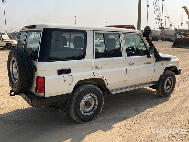 2016 Toyota Land Cruiser 76R 4x4 SUV - Maasturi/ Katumaasturi: kuva 2016 Toyota Land Cruiser 76R 4x4 SUV - Maasturi/ Katumaasturi 2016 Toyota Land Cruiser 76R 4x4 SUV - Maasturi/ Katumaasturi: kuva 2016 Toyota Land Cruiser 76R 4x4 SUV - Maasturi/ Katumaasturi