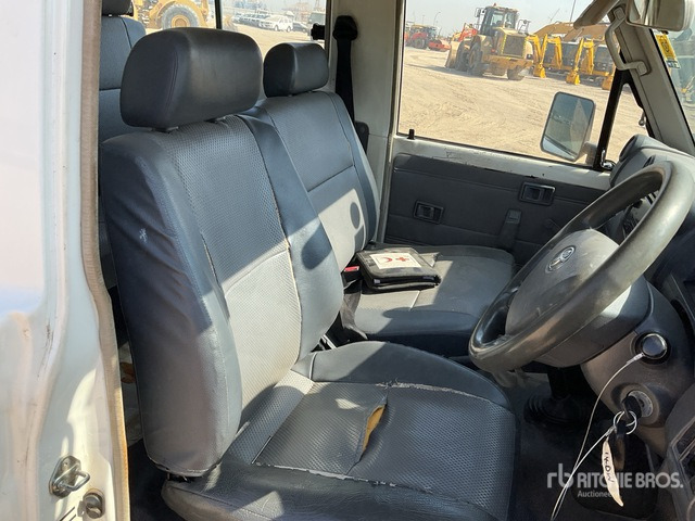 Maasturi/ Katumaasturi 2016 Toyota Land Cruiser 78R 4x4 SUV: kuva Maasturi/ Katumaasturi 2016 Toyota Land Cruiser 78R 4x4 SUV Maasturi/ Katumaasturi 2016 Toyota Land Cruiser 78R 4x4 SUV: kuva Maasturi/ Katumaasturi 2016 Toyota Land Cruiser 78R 4x4 SUV