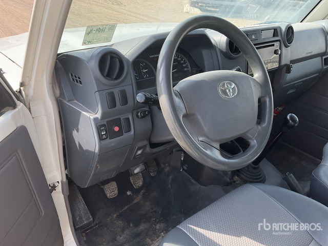 2016 Toyota Land Cruiser 79L 4x4 Crew Cab Pickup - Avolava-auto: kuva 2016 Toyota Land Cruiser 79L 4x4 Crew Cab Pickup - Avolava-auto 2016 Toyota Land Cruiser 79L 4x4 Crew Cab Pickup - Avolava-auto: kuva 2016 Toyota Land Cruiser 79L 4x4 Crew Cab Pickup - Avolava-auto