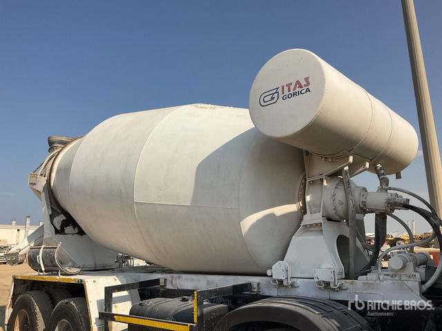 Betoniauto 2019 Renault K440 8x4 Twin-Steer Mixer Truck: kuva Betoniauto 2019 Renault K440 8x4 Twin-Steer Mixer Truck