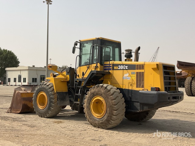 Komatsu WA380Z-6 - Pyöräkuormaaja: kuva Komatsu WA380Z-6 - Pyöräkuormaaja Komatsu WA380Z-6 - Pyöräkuormaaja: kuva Komatsu WA380Z-6 - Pyöräkuormaaja