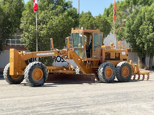 Mitsubishi MG730 Motor Grader - Kesantomurskain/ Vesakkomurskain: kuva Mitsubishi MG730 Motor Grader - Kesantomurskain/ Vesakkomurskain Mitsubishi MG730 Motor Grader - Kesantomurskain/ Vesakkomurskain: kuva Mitsubishi MG730 Motor Grader - Kesantomurskain/ Vesakkomurskain
